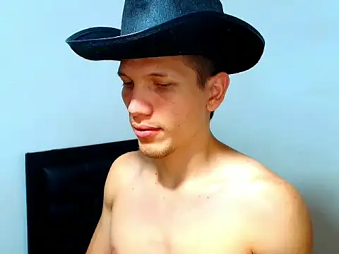 Snapshot of kevinkewman chatting on 04/01/26, 01:41 kevinkewman online show from 04/01/26, 01:41