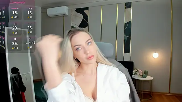 Snapshot of _Miss_Valentina_ chatting on 03/23/25, 01:31  Miss Valentina  online show from 03/23/25, 01:31