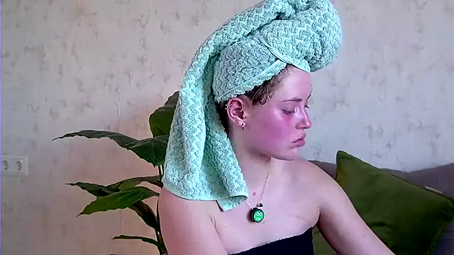 Snapshot of AshleyD_ chatting on 09/16/25, 02:34 AshleyD online show from 09/16/25, 02:34