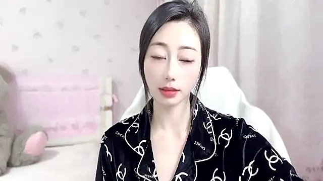 Snapshot of anjila888 chatting on 10/11/25, 01:42 anjila888 online show from 10/11/25, 01:42