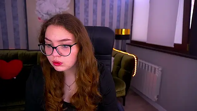 LuxSopphia online show from 03/22/25, 06:00