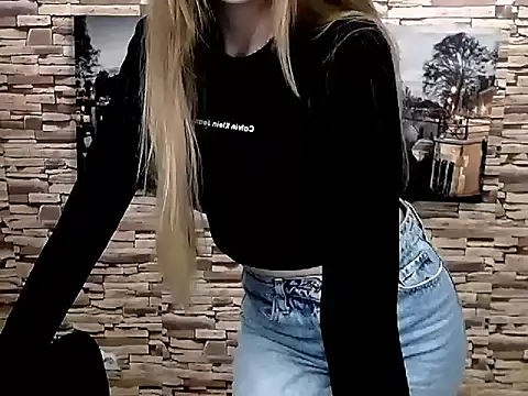 Snapshot of Doll_Angelina chatting on 03/19/25, 10:00 Doll Angelina online show from 03/19/25, 10:00