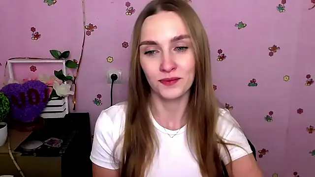 Snapshot of Doll_Angelina chatting on 02/17/26, 11:40 Doll Angelina online show from 02/17/26, 11:40