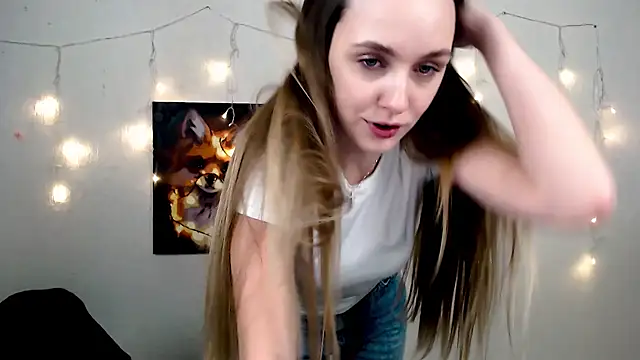 Snapshot of Doll_Angelina chatting on 02/25/26, 06:56 Doll Angelina online show from 02/25/26, 06:56