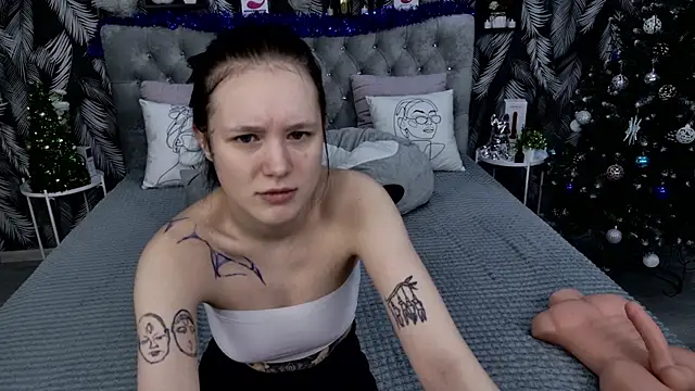 CarolineTenders online show from 12/21/25, 01:13