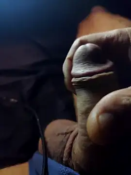 Snapshot of evi42 chatting on 11/10/25, 09:47 evi42 online show from 11/10/25, 09:47