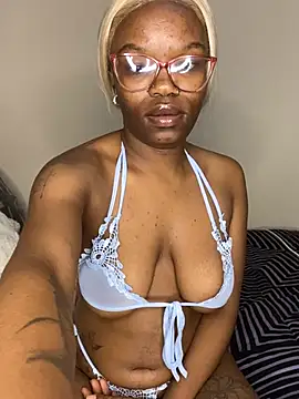 YummyMelanin117 online show from 02/16/26, 09:22