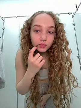 Snapshot of bambi_lu chatting on 05/06/26, 04:45 bambi lu online show from 05/06/26, 04:45