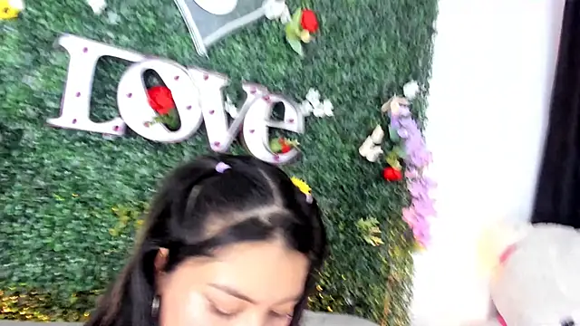 Snapshot of Ayshel_01 chatting on 03/20/25, 05:47 Ayshel 01 online show from 03/20/25, 05:47