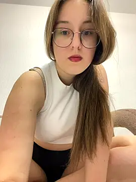 Snapshot of Vviikkssiikk chatting on 10/29/25, 05:04 Vviikkssiikk online show from 10/29/25, 05:04