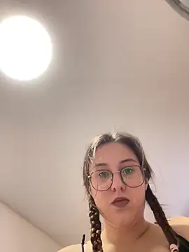 Snapshot of Vviikkssiikk chatting on 11/24/25, 07:57 Vviikkssiikk online show from 11/24/25, 07:57