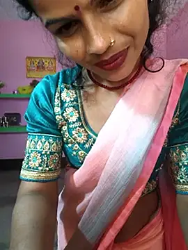 Snapshot of Eshna_Dabral chatting on 10/15/25, 03:39 Eshna Dabral online show from 10/15/25, 03:39
