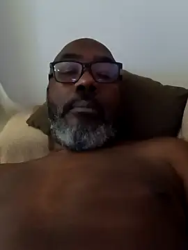 Snapshot of Bigmaumau54 chatting on 12/14/25, 02:28 Bigmaumau54 online show from 12/14/25, 02:28