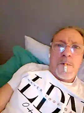 Snapshot of Deddyitalia3p chatting on 11/11/25, 09:59 Deddyitalia3p online show from 11/11/25, 09:59