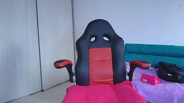 Snapshot of lovehotpink chatting on 11/28/25, 08:11 lovehotpink online show from 11/28/25, 08:11