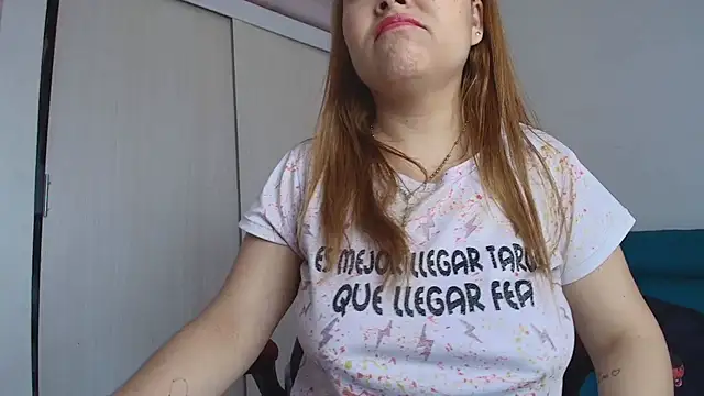 Snapshot of lovehotpink chatting on 12/01/25, 05:18 lovehotpink online show from 12/01/25, 05:18