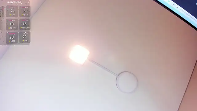 andrea xoe  online show from 11/12/25, 11:43