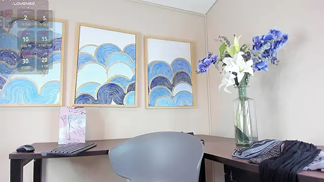 andrea xoe  online show from 11/18/25, 05:06