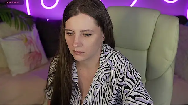 Snapshot of ValeryMurr chatting on 10/14/25, 06:52 ValeryMurr online show from 10/14/25, 06:52