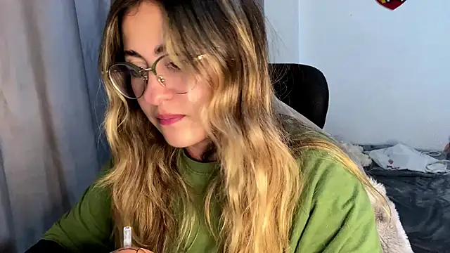 Snapshot of emma__bell_ chatting on 11/14/25, 11:46 emma bell online show from 11/14/25, 11:46