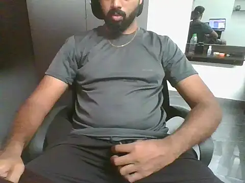 lovelyakash69 online show from 11/01/25, 04:47