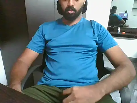 lovelyakash69 online show from 11/12/25, 04:13