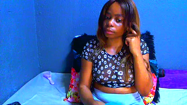 SMALLBOOBSXX online show from 06/12/26, 05:39