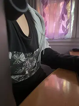 Snapshot of tipetto06 chatting on 03/19/25, 03:40 tipetto06 online show from 03/19/25, 03:40