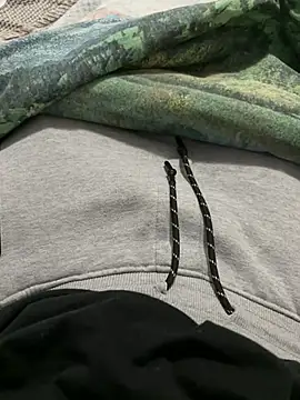 Snapshot of tipetto06 chatting on 03/19/25, 08:11 tipetto06 online show from 03/19/25, 08:11