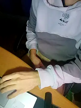 Snapshot of tipetto06 chatting on 10/21/25, 08:59 tipetto06 online show from 10/21/25, 08:59