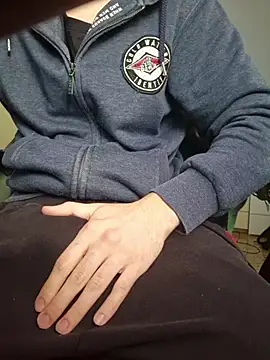 Snapshot of tipetto06 chatting on 11/03/25, 12:28 tipetto06 online show from 11/03/25, 12:28