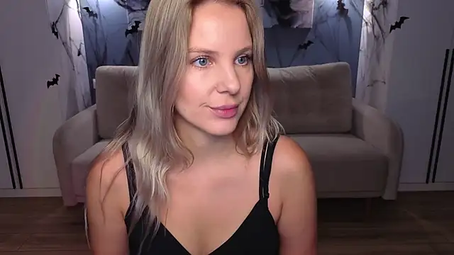 Snapshot of MelanieBennett chatting on 10/30/25, 06:04 MelanieBennett online show from 10/30/25, 06:04