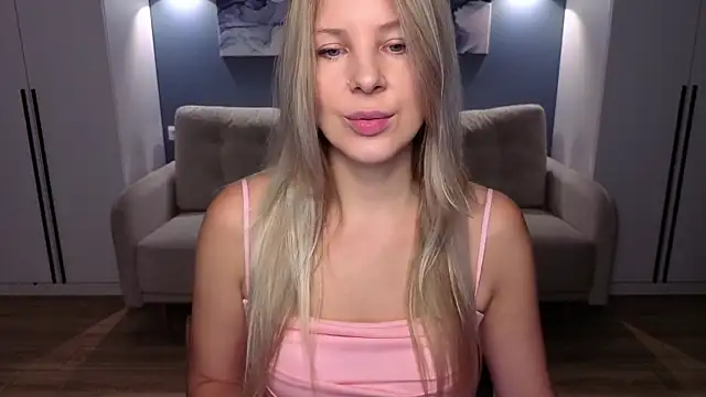 Snapshot of MelanieBennett chatting on 11/12/25, 06:47 MelanieBennett online show from 11/12/25, 06:47