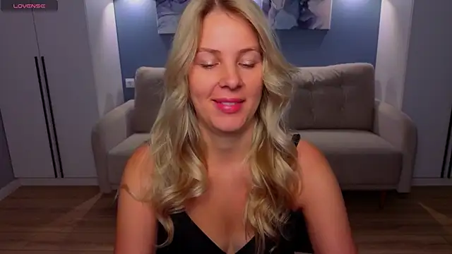 Snapshot of MelanieBennett chatting on 06/17/26, 07:22 MelanieBennett online show from 06/17/26, 07:22