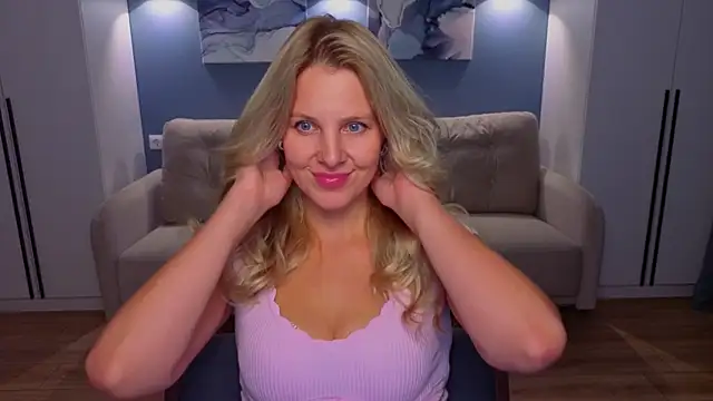 Snapshot of MelanieBennett chatting on 07/13/26, 08:17 MelanieBennett online show from 07/13/26, 08:17