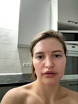 Snapshot of TesssaHart chatting on 11/20/25, 08:08 TesssaHart online show from 11/20/25, 08:08