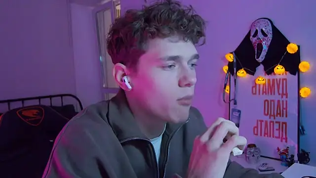 DanyDavis online show from 10/30/25, 05:02