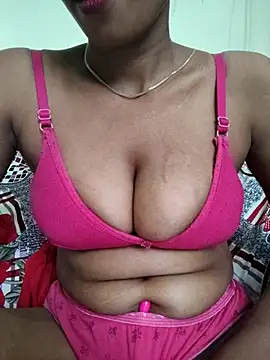 Snapshot of Desi_Bhabi_01 chatting on 10/15/25, 10:37 Desi Bhabi 01 online show from 10/15/25, 10:37