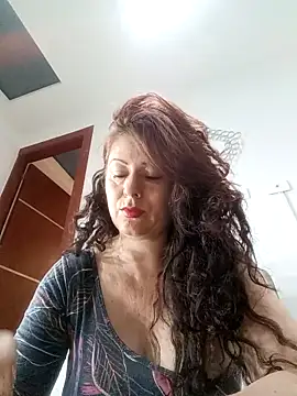 Snapshot of lunadicty chatting on 09/10/25, 10:43 lunadicty online show from 09/10/25, 10:43