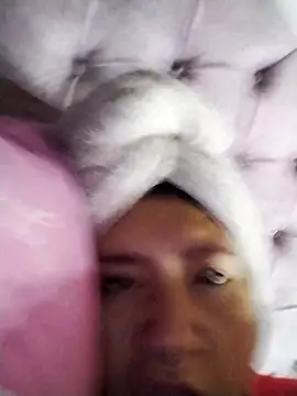 Cerecitaa02  online show from 10/15/25, 10:48