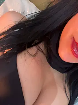 QueenLujaine online show from 04/12/26, 06:51