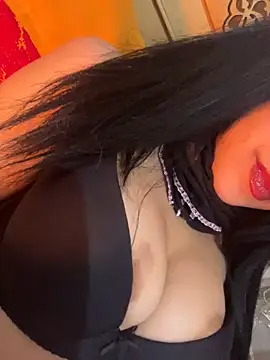 QueenLujaine online show from 04/18/26, 09:26