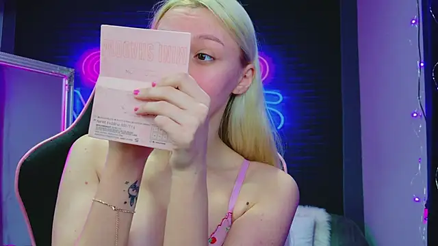 AlessiaCroft online show from 02/24/26, 04:54