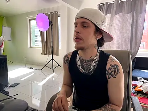 Snapshot of bigrosa21cm chatting on 10/05/25, 12:36 bigrosa21cm online show from 10/05/25, 12:36