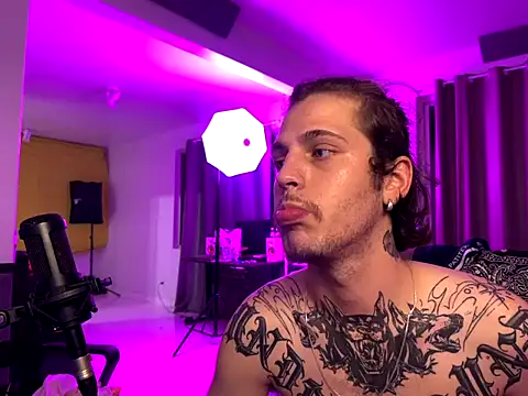 Snapshot of bigrosa21cm chatting on 10/27/25, 11:20 bigrosa21cm online show from 10/27/25, 11:20