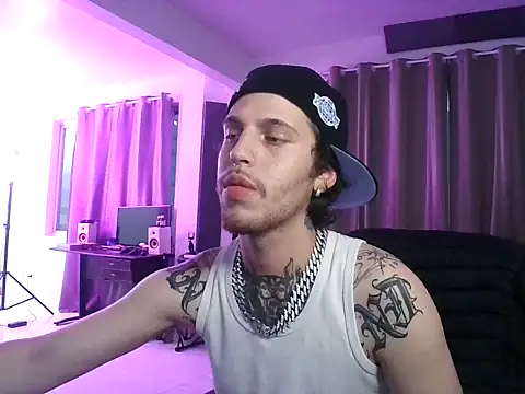 Snapshot of bigrosa21cm chatting on 11/01/25, 09:28 bigrosa21cm online show from 11/01/25, 09:28