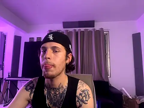 Snapshot of bigrosa21cm chatting on 11/07/25, 10:10 bigrosa21cm online show from 11/07/25, 10:10