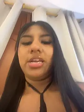 Snapshot of Emmily_Vargas chatting on 10/11/25, 01:49 Emmily Vargas online show from 10/11/25, 01:49
