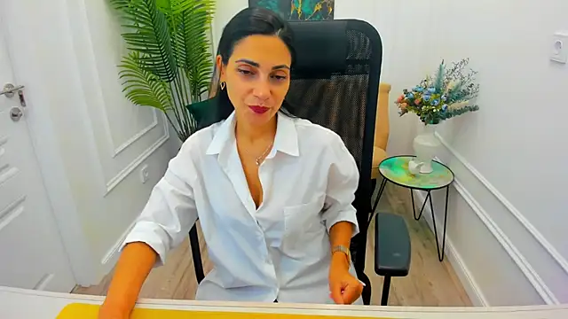 Snapshot of AllaYerty chatting on 09/18/25, 11:23 AllaYerty online show from 09/18/25, 11:23