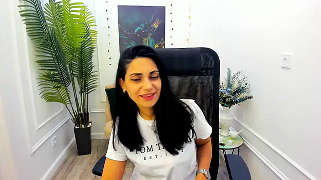 Snapshot of AllaYerty chatting on 10/11/25, 01:09 AllaYerty online show from 10/11/25, 01:09